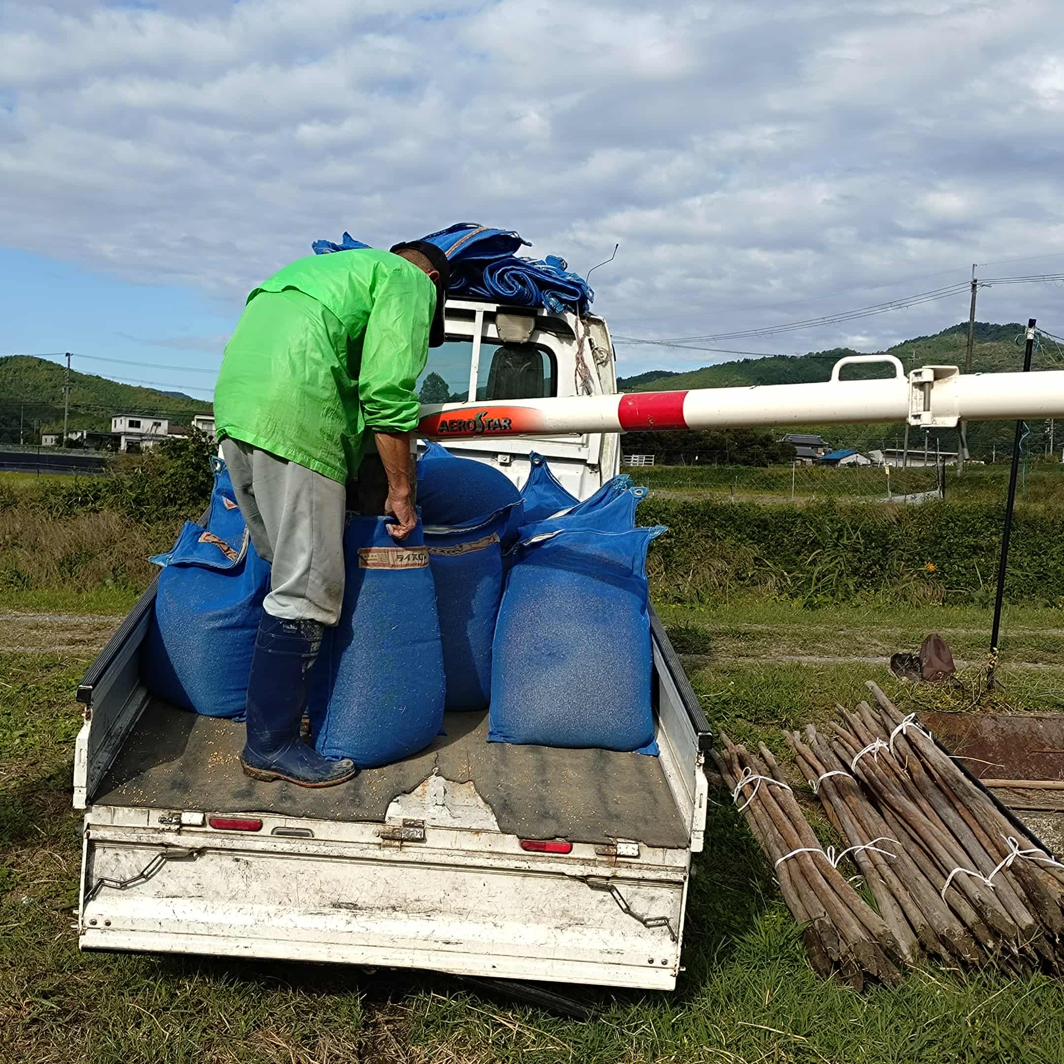 【つなぐ】脱穀作業のお手伝い
