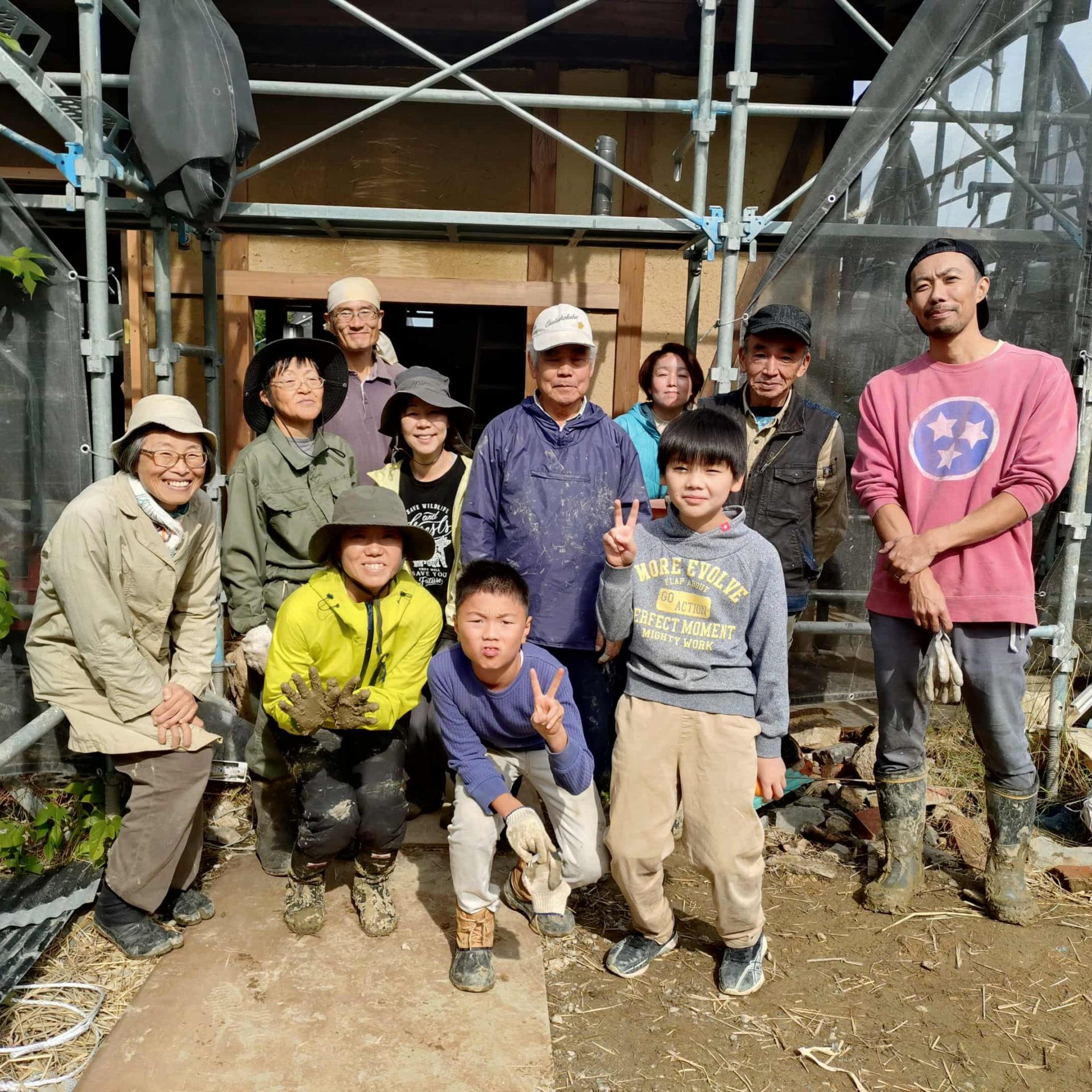 【まなぶ】荒壁塗り終わりました！