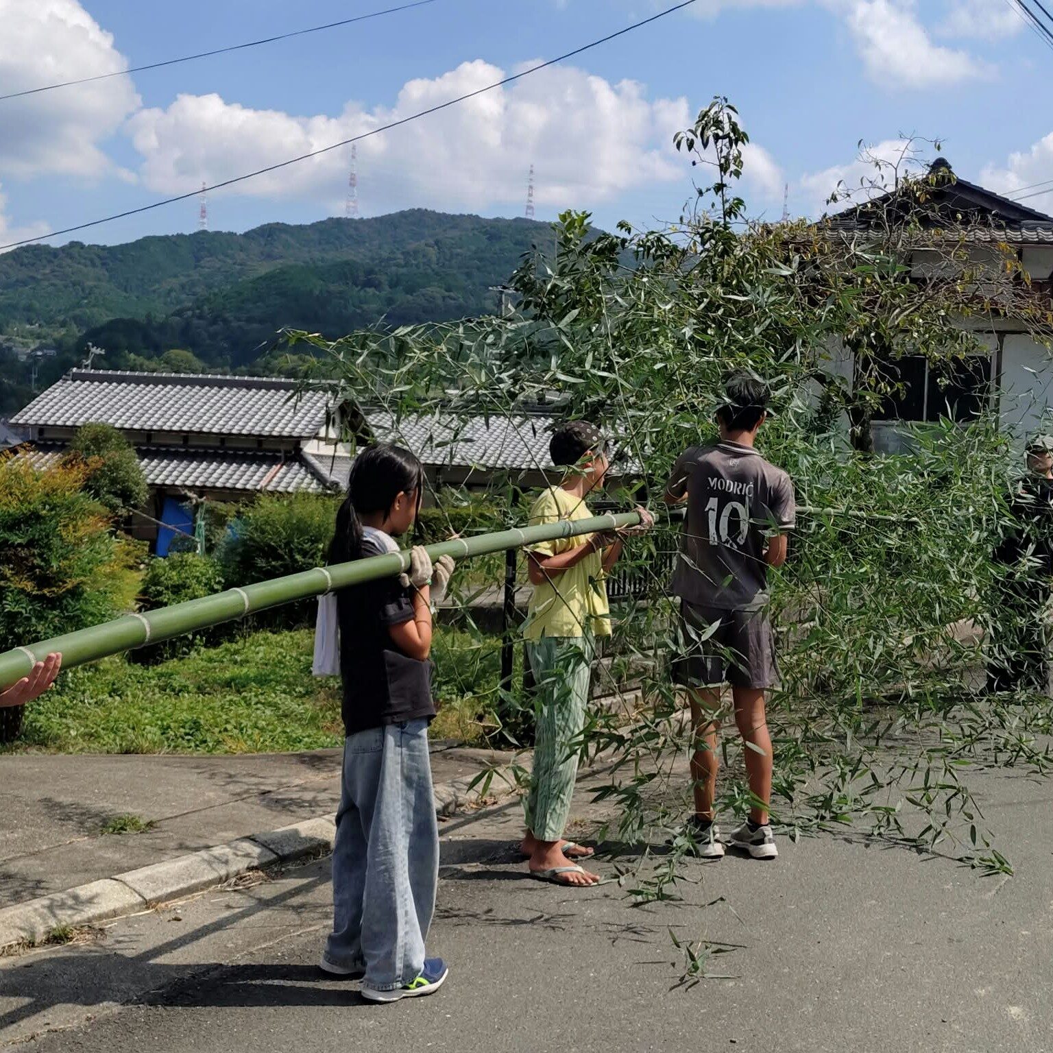 【まなぶ】中学生と家のまわりの水の流れを整える